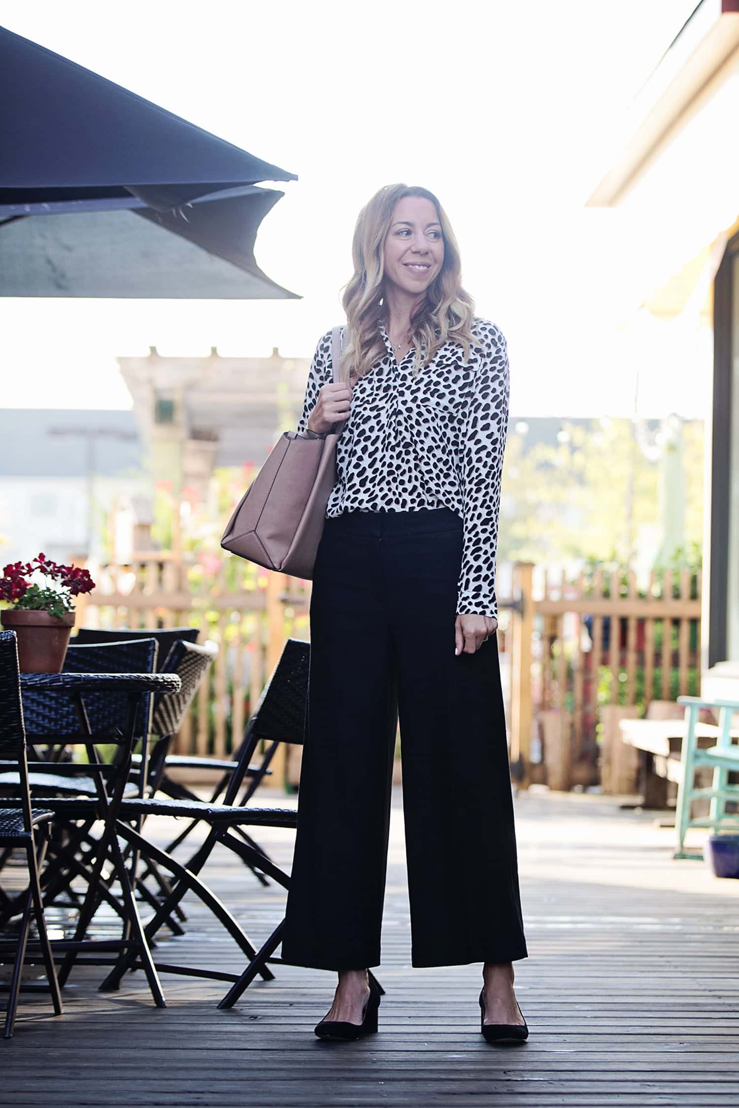 How to Wear Printed Pants - The Motherchic