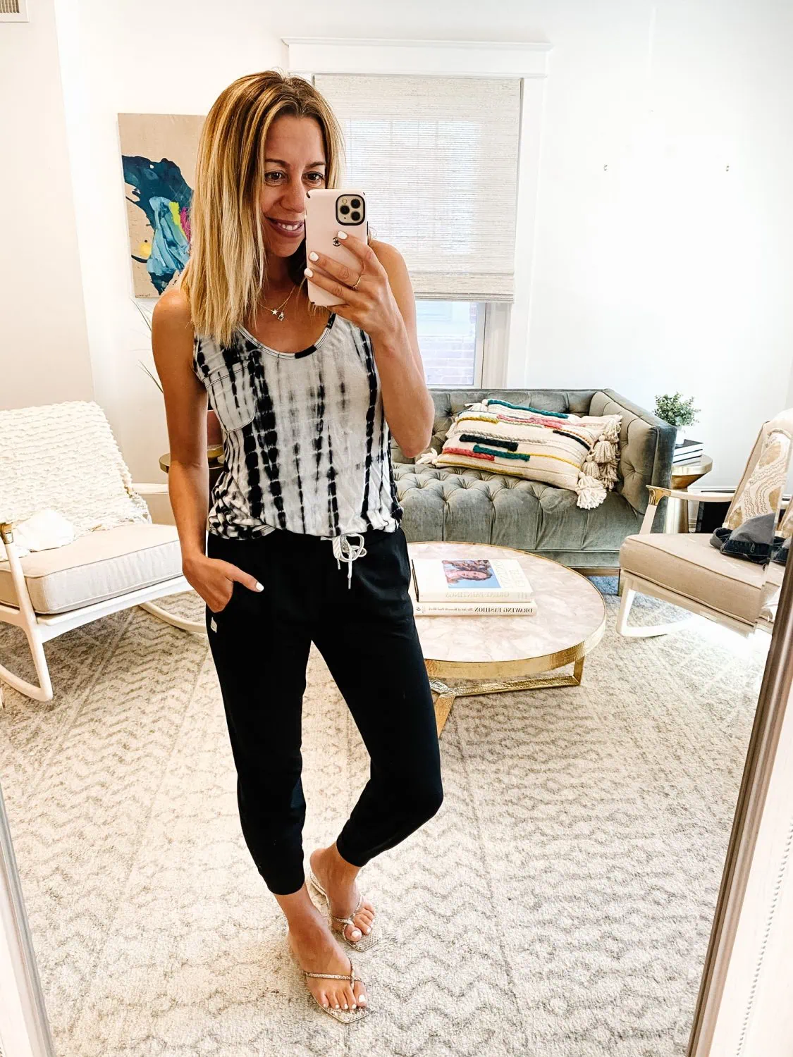 12 Ways to Style the Vuori Joggers - The Motherchic