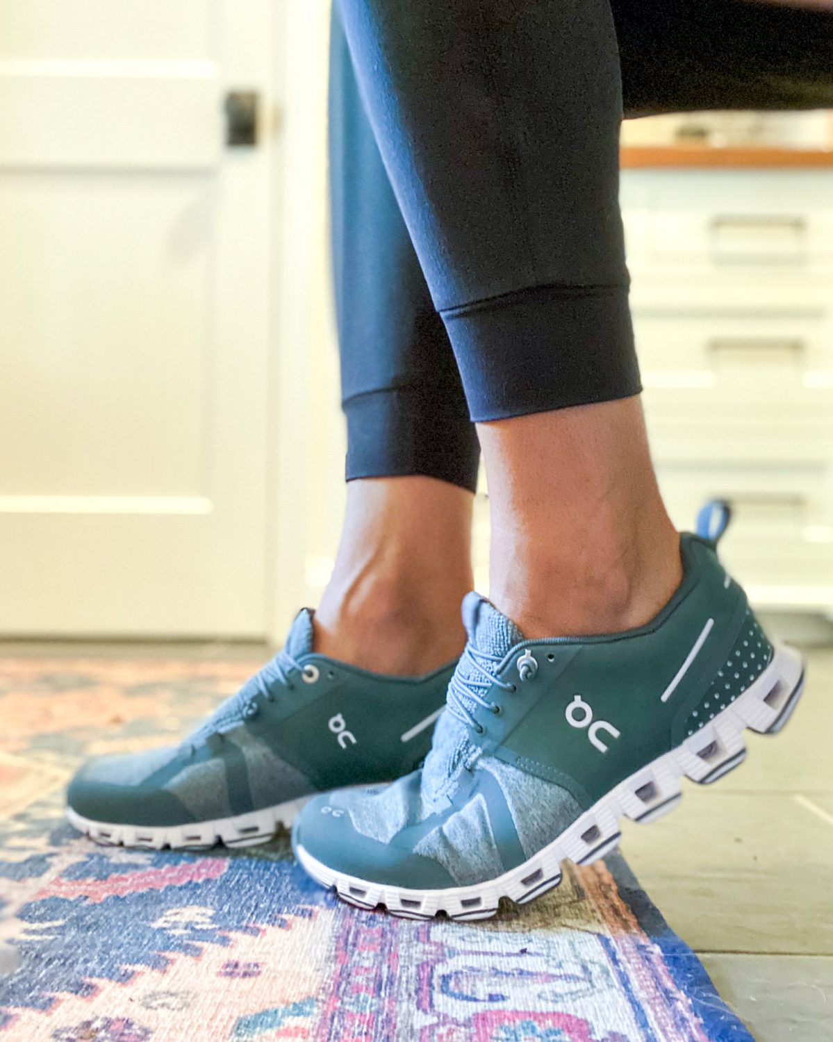 The Best ON Cloud Sneakers + Running Playlists - The Motherchic