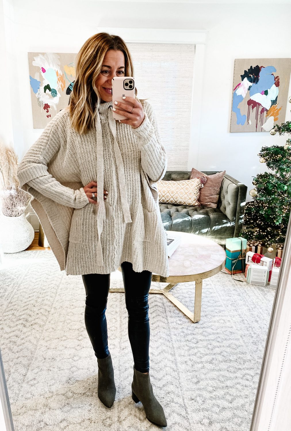 Our Favorite Holiday Gift Ideas: The Social Threads x Motherchic