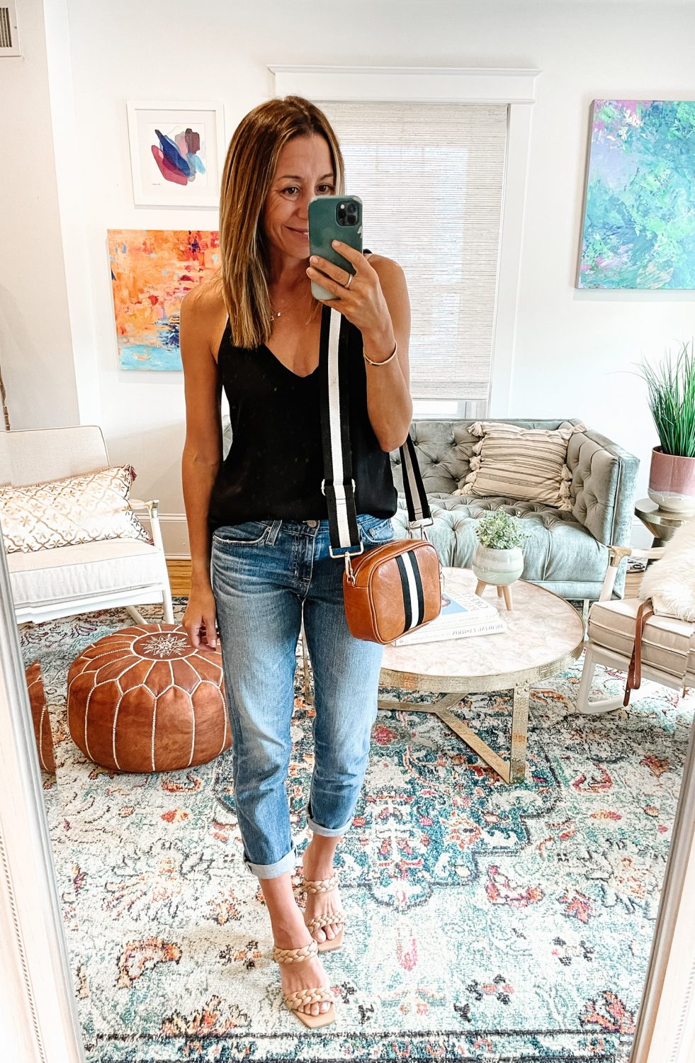 Boyfriend jeans best sale with sneakers