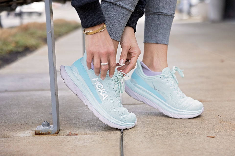 How To Style HOKA Sneakers: Barrel Jeans & Matching Bags - The Mom