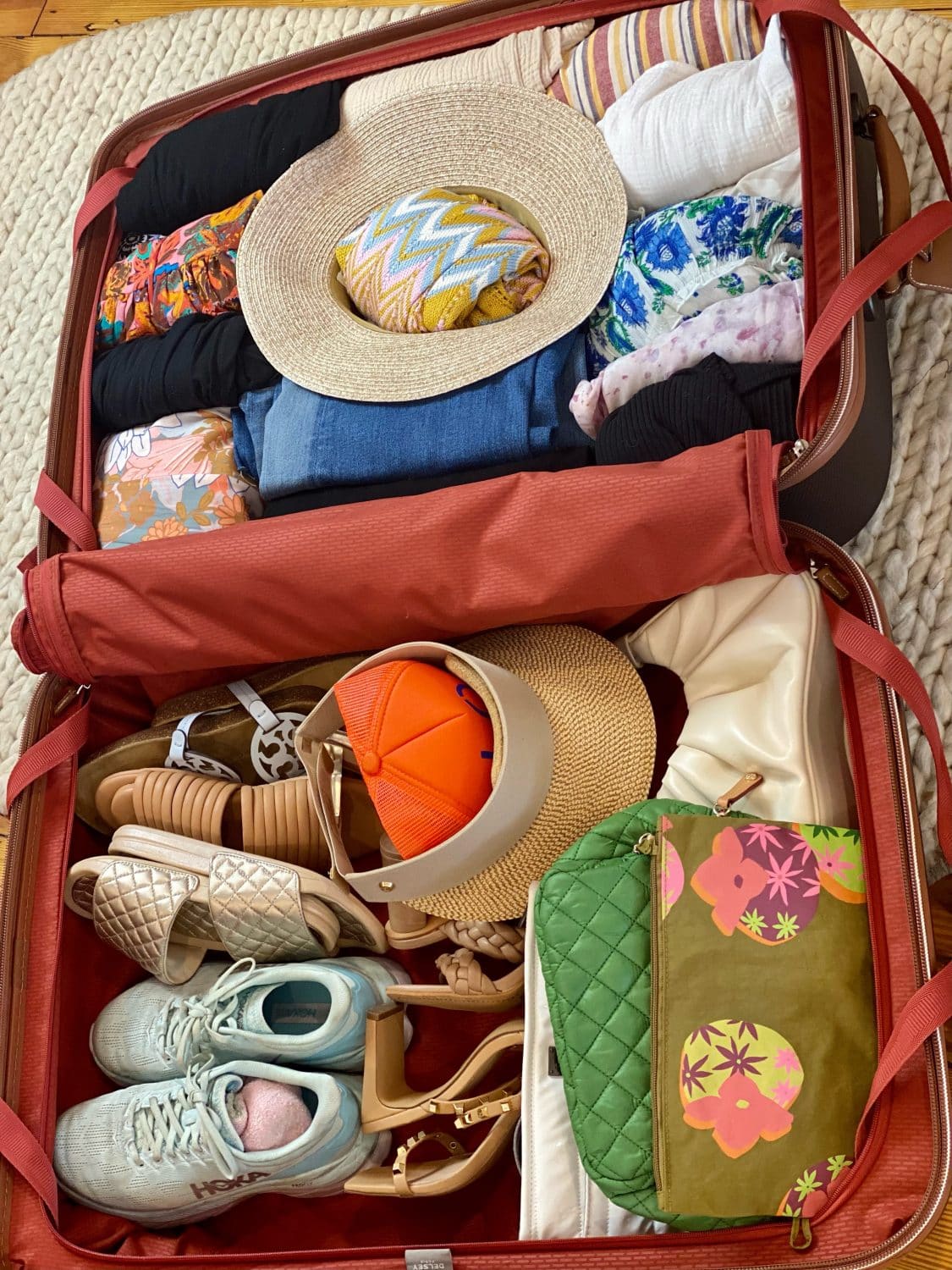 How to Keep Your Luggage and Clothes From Stinking - Tortuga